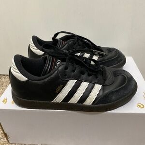 ***SOLD****Adidas Samba Size 2 1/2   Kids Classic black Sneakers ,